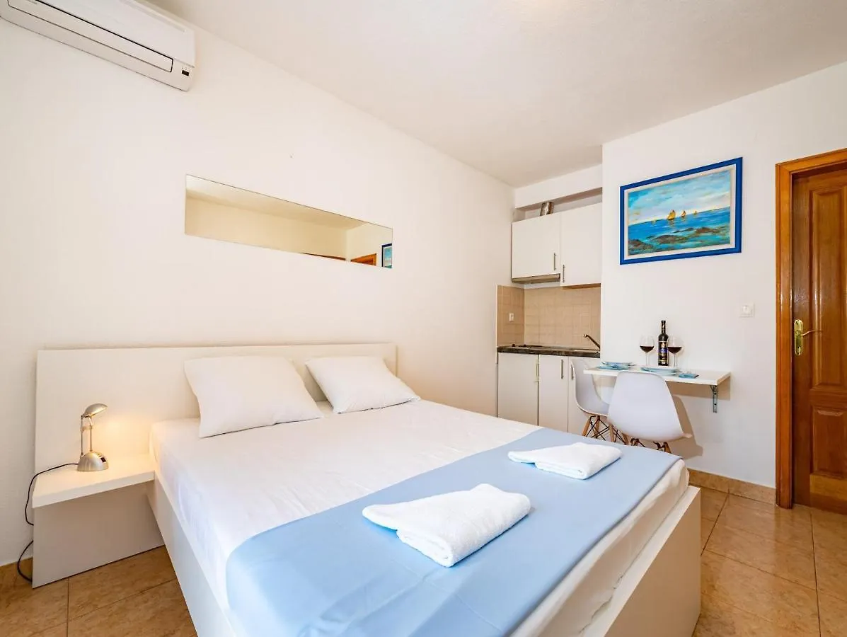 Guest house Apartments Prkacin Stari Grad