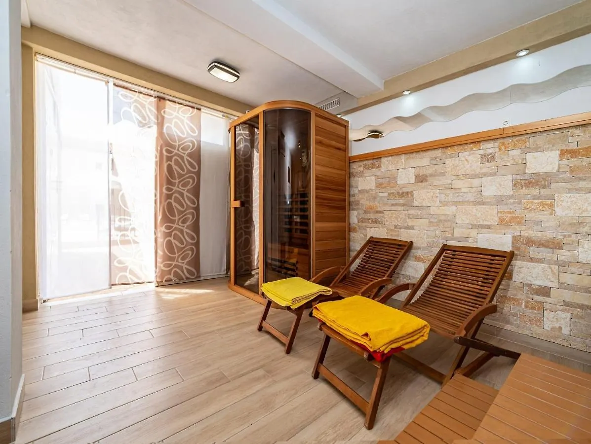 Apartments Prkacin Стариград-Пакленица 3*,